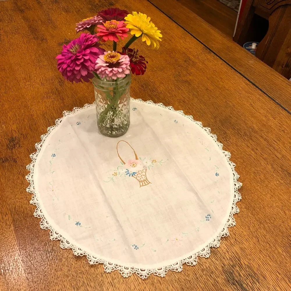 Vintage Oval White Table Topper Embroidery Crocheted Edge 14